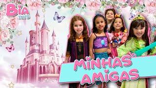 RECEBI MINHAS AMIGAS EM CASA | Brincadeiras e Desfile | Bia Toys