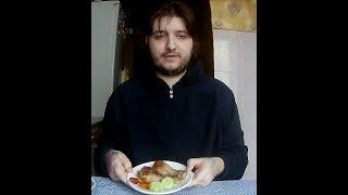 Обедаю очень вкусно и  очень балдёжно!