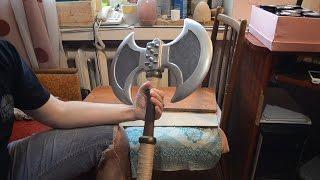 Двостороння сокира із пап'є маше/ Двусторонний топор из папье маше/double ax made of papier mache