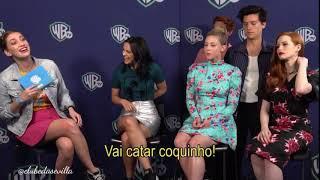 Kj Apa e Lili Reinhart falando português e Camila Mendes e Cole Sprouse fazendo drama