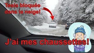 Tesla bloquée dans la neige ! J'ai mes chaussettes ! 