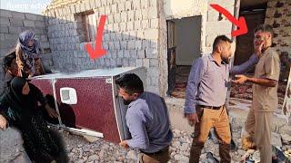 Nasibollah's suport for his mother in buying a refrigerator and Hojjat's oposition to helping Soraya