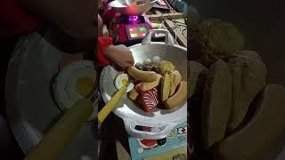 Main Masak masakn di pasar malam