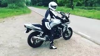 BikerGirl YAMAHA testuje fazerka