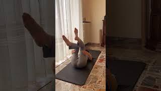 Yoga flow afternoon #leggings #stretches #yoga