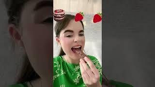 ASMR COMENDO CHOCOLATE COM MORANGO 