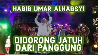 HABIB UMAR AL-HABSYI DI DORONG JATUH DARI PANGGUNG