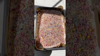 Do you like old school cake?️ #oldschoolcake #cake #baking #shorts #sprinkles