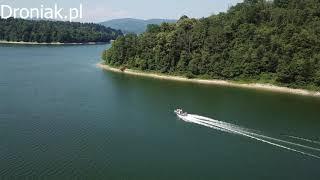 Pościg za Policyjna motorówka na jeziorze Solina/Police  motorboat chaising  on the lake by dron.