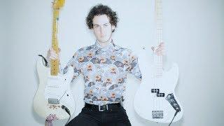 The Difference Between Bass and Guitar
