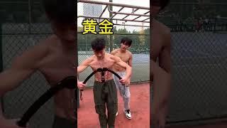 铁臂阿坤（低卡美食） 活肌肉带人挑战200kg臂力器！ #健身好物推荐官 #腹肌 #健身 #shorts