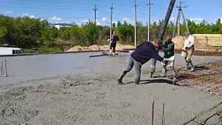 Бетонирование плиты с бетононасосом