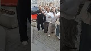 ТАНЦОР МАЙКЛ ОТЖИГАЕТ С ДЕВОЧКАМИ 