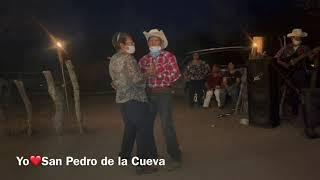 Doña Beba y Don Pancho bailando su himno el gallo de oro