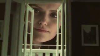 Giantess in Vodafone Commercial