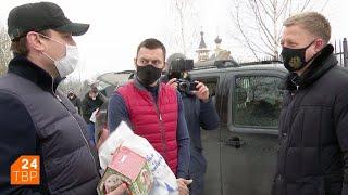 Дети врачей и многодетные семьи получают новогодние подарки «Единой России»