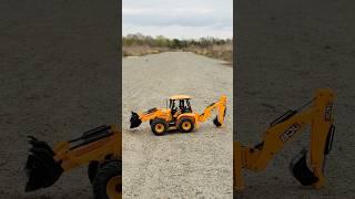 Traxxas Ford F-150 VS Excavator JCB 4CX #automobile #jcbvideo #jcb #excavator #traxxas #shortvideo