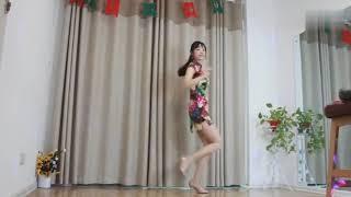 巧小君穿旗袍跳广场舞 歌曲好听舞蹈又好看！