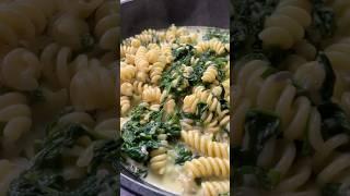 Pasta mit Spinat - schnelles Nudel Rezept mit Spinat und Sahne - einfach und lecker #shorts