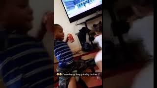 Big Brother Doesn't Want Twin Baby Sisters to Twerk - 1031301