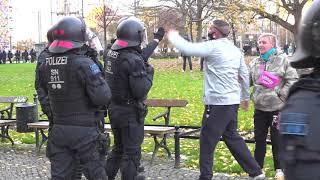 Mann greift Polizei an und Provoziert Antifa - dann wird er verhaftet - 21.11.2020 in Leipzig