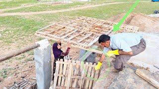 Preventing water penetration: throwing wooden pallets on the porch roof