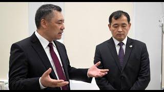 "Задница к креслу прилипла?" — Садыр Жапаров отругал главу Минздрава из-за смерти детей на операции
