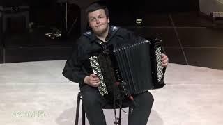 Играет Лев Лавров
