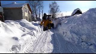 Погрузчик Zl20 в работе.