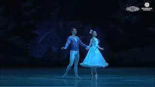 Vaganova Nutcracker 2021 - Masha and the Nutcracker's Adagio (Maria Koshkaryova, Mikhail Barkidjija)