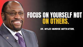 DR. MYLES MUNROE - FOCUS ON YOURSEL. NOT  ON OTHERS | POWERFUL MOTIVATION SPEECH.