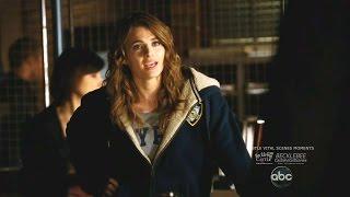 Castle 4x16 Moment: Beckett is so jealous  she missed her own desk at the precinct  (Linchpin)