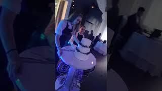 Свадебный торт молодоженов