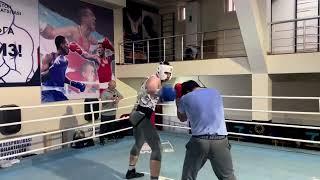 Bakhodir Jalolov sparring with Sanjar Tursunov