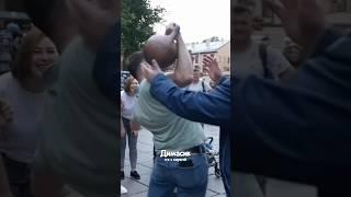 КАК НАДО ПОДДЕРЖИВАТЬ МУЖЧИНУ!? ШОУ ИЗ ТОЛПЫ!? #коряга #сила #спорт #шоу