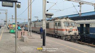 Arrival + Announcement of Paschim Express Arriving At Valsad.