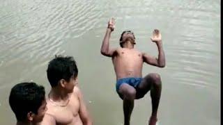 || Amazing Reverse Jumping and Swimming Enjoyment in Village Swimming pool || Swimming World ||