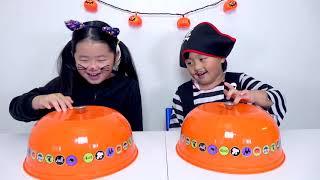 Ivan and Melody Play a Halloween Mysterious Game