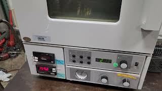 Baxter Yamato DP-32 DP32 Vacuum Drying Oven & Baratron 220CA-00010A23 Sensor
