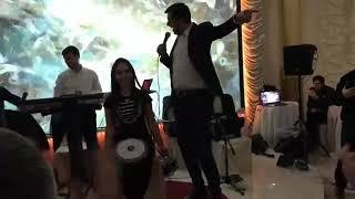 Bu qiz uje to'ylarda xizmatda