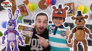 ПРАНК ОТ АНИМАТРОНИКОВ? Папа Роб и Ярик собирают пиццерию FNaF party room! 13+