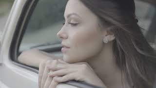 #Футаж девушка смотрит из машины ◄4K•HD► #Footage girl looks out of the car