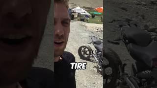 Wtf, the freakin’ Tire is TORN! #india  @MarcTravels #ladakh #electricmotorcycle #vredestein