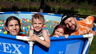 Lika and Friends play water games with Daddy