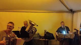 Kleiner Harmonikaspieler-Rucksackmusikanten-Glühweinparty-Stangenroth 28.11.24