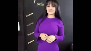Naz Mila Seksi vücudunu gösteriyor..