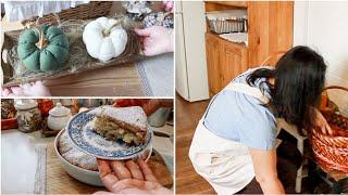 Der Frühling ist im Dorf angekommen. Wir füttern die Tiere. Kürbis-Nähkurse. Apfelkuchen kochen.