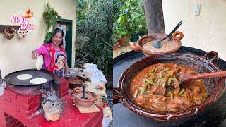 Without spending a lot and in less than 30 minutes we eat delicious chorizo ​​with cactus recipe.