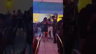 Bailando cumbia sonora dinamita
