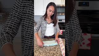 Give your kitchen a festive touch!️Learn how to make a charming bow with dishcloths for